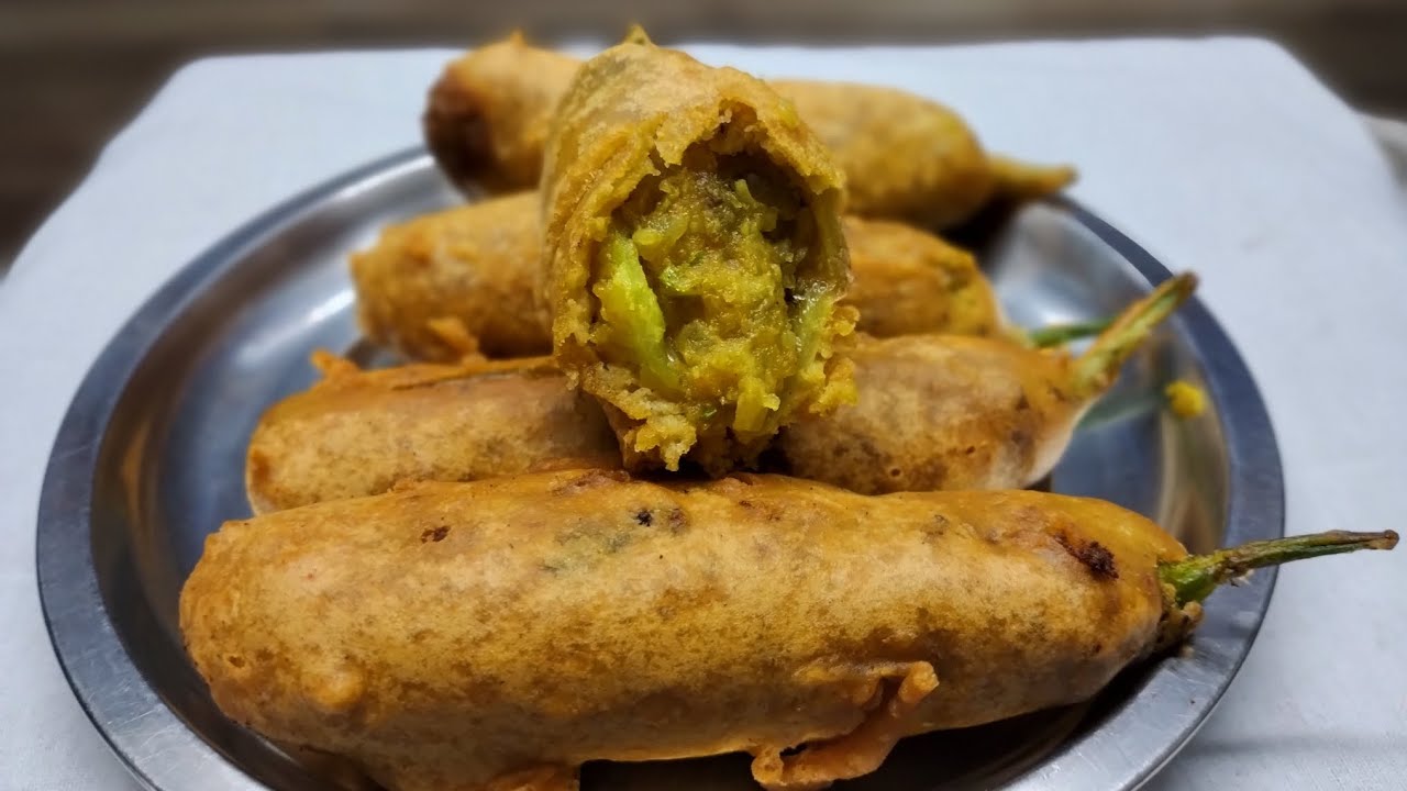 மழையில் சூடான மிளகாய் பஜ்ஜி /Potato Stuffed Mirchi Bajji Recipe in