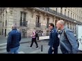 Quentin Tarantino arrives in Paris, welcomed by fans but in a rush !