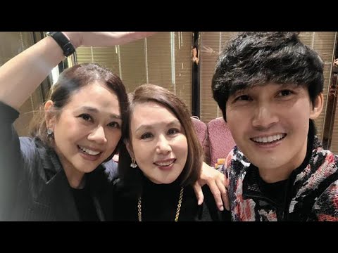 陈松伶携小8岁老公参加富豪寿宴，张铎融入妻子朋友圈，笑容灿烂