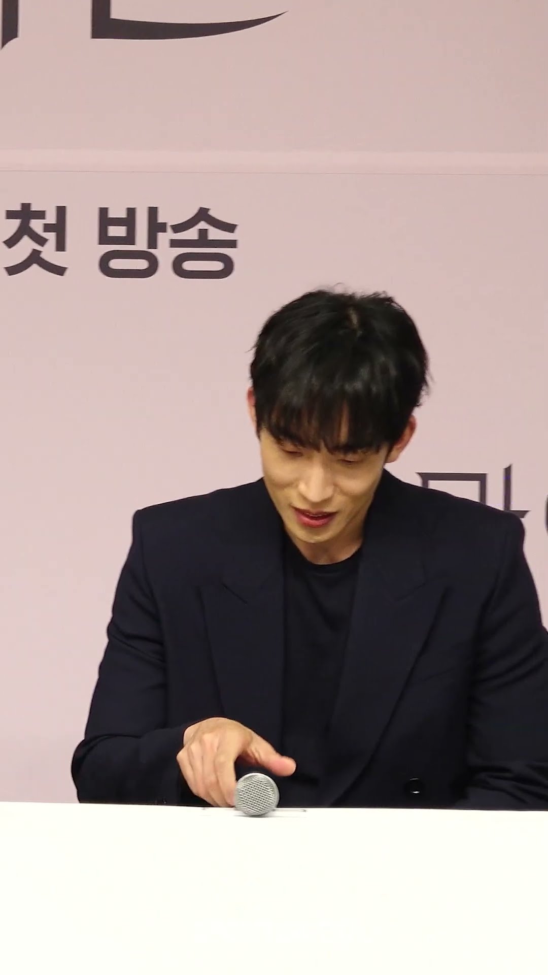 이상이(Lee Sang Yi), 감독이 인정한 '곡선 미남'
