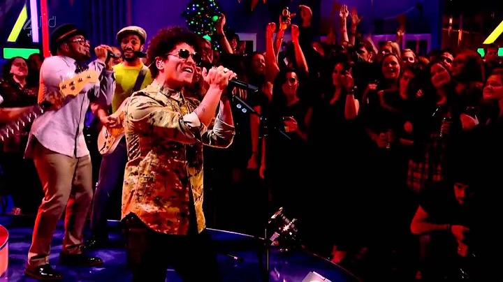 Bruno Mars - Locked Out Of Heaven (Alan Carr's New Year Specstacular 12/31/2012)