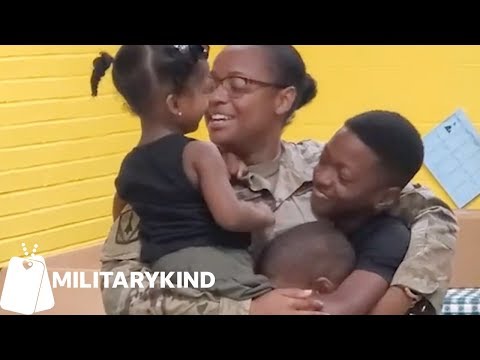 Army mom hugs kids for the first time in eight months | Militarykind