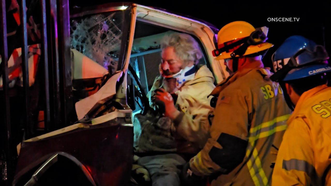 Driver Trapped After Possible DUI Crash - YouTube