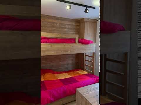 Video: Hotel In Stile Dormitorio Con Letti A Castello, Camere Comuni
