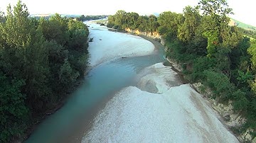 Paramotor Low flying in the river