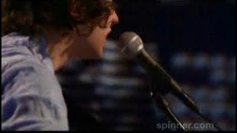 The Kooks "She Moves In Her Own Way" Live @ Spinner