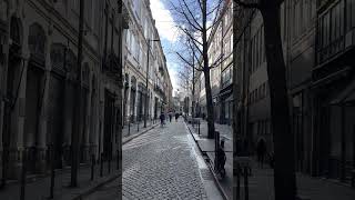 Как выглядит европейская улочка в городе Порту в Португалии
