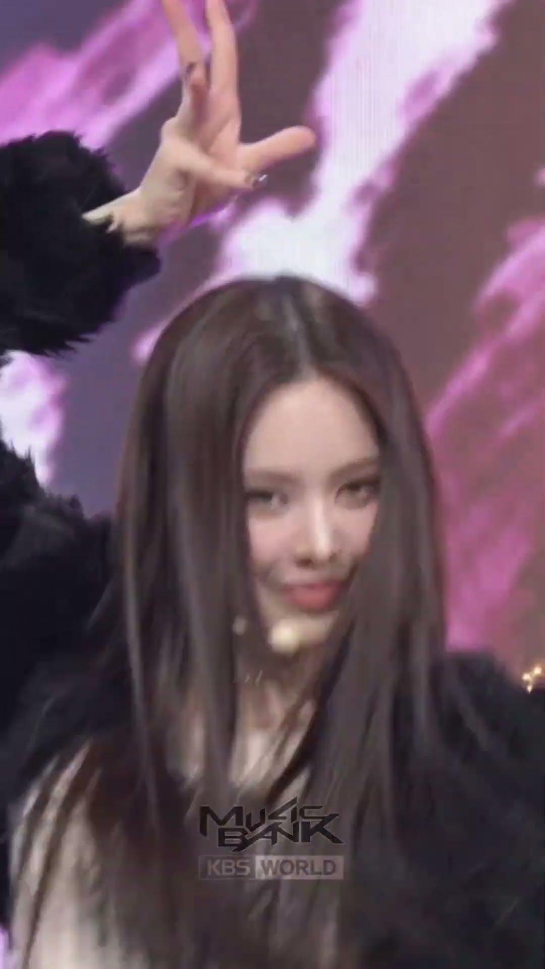 IZNA - izna #IZNA #izna #イズナ #이즈나 #Shorts #MusicBank | KBS WORLD TV