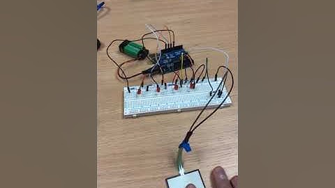 4 bulb LED Arduino circuit with FSR