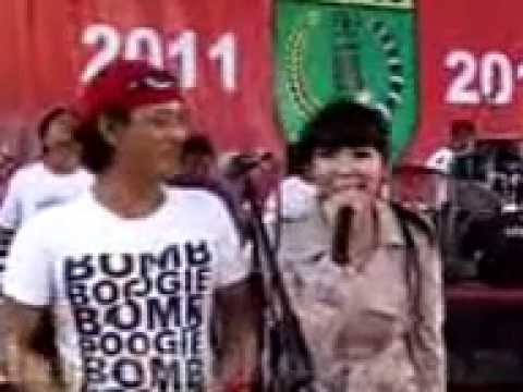 selingkuhvia vallensera launching persibo 2012 flv