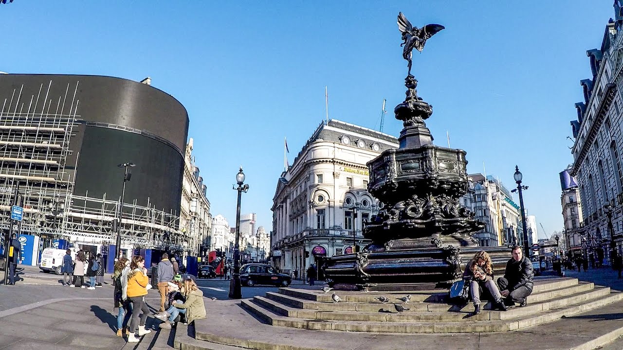 Walking In London From Covent Garden To Piccadilly Circus To