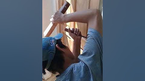 Cách lắp khóa cho cửa gỗ.