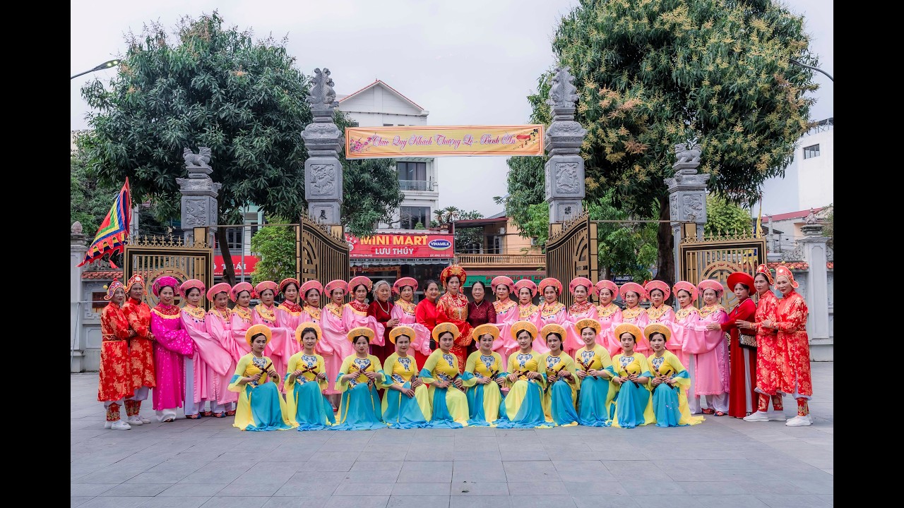 NHÂN DÂN XÓM HỘI TIẾN LỄ VỀ ĐÌNH NHÂN DỊP LỄ HỘI HAI BÀ TRƯNG 2026