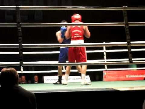 David Oliver (red) vs. Luke Jackson (blue)