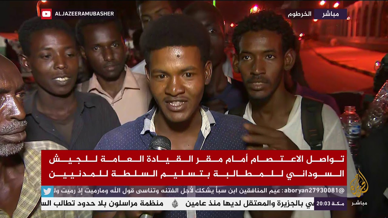 المعتصمون أمام مقر قيادة الجيش السوداني يرفضون جميع أشكال التدخل في بلادهم