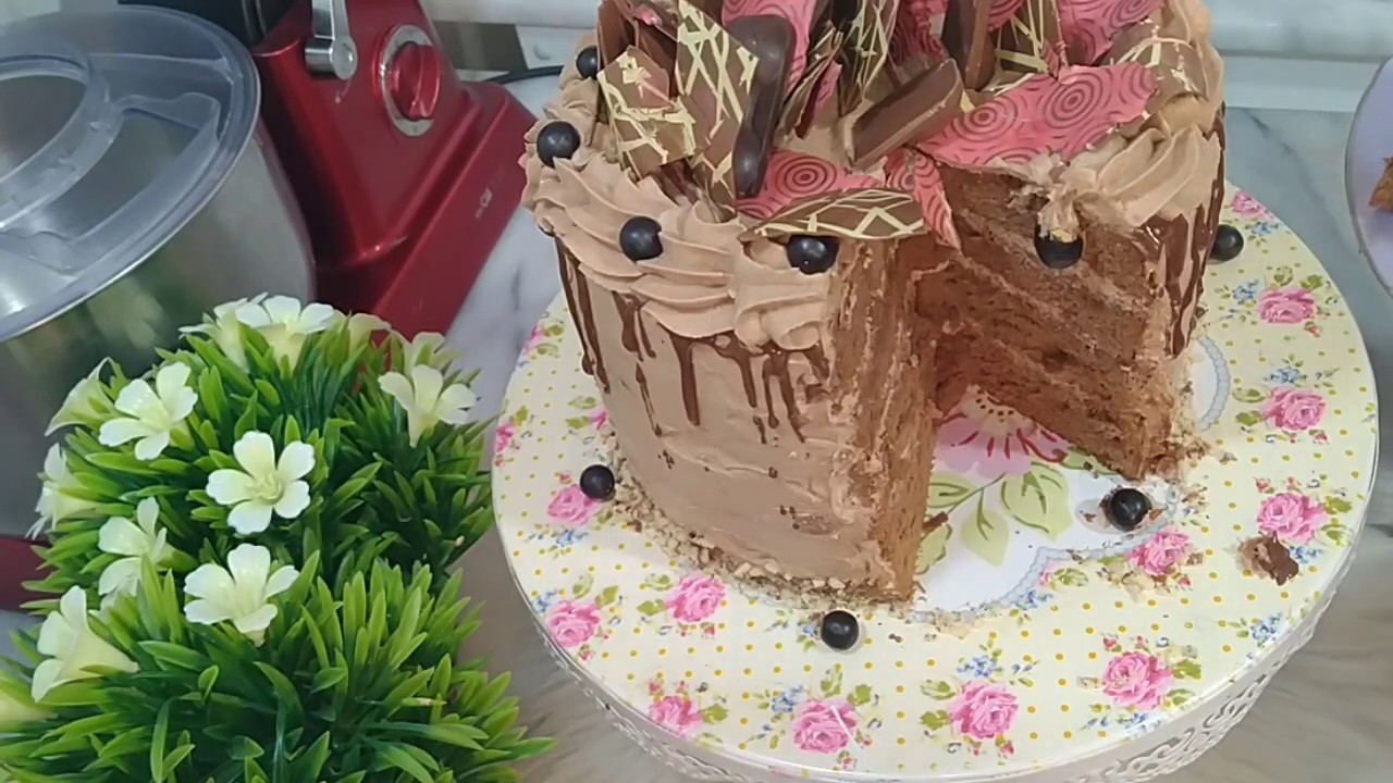 كيكة لأعياد الميلاد بطريقة المحلات وكريمة روعة😍 ناجحة 100% توضع المقادير كلها مع بعض بدون تعب 😃