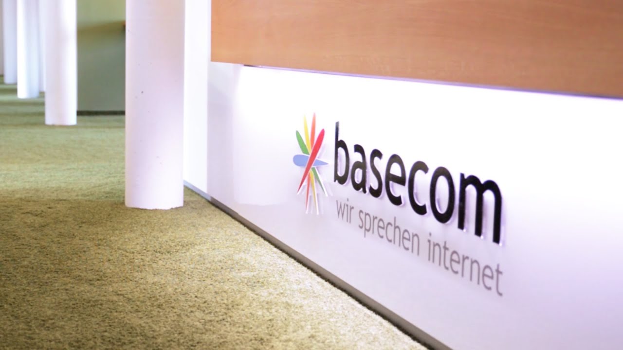 Ein Tag bei basecom in einer Minute - YouTube
