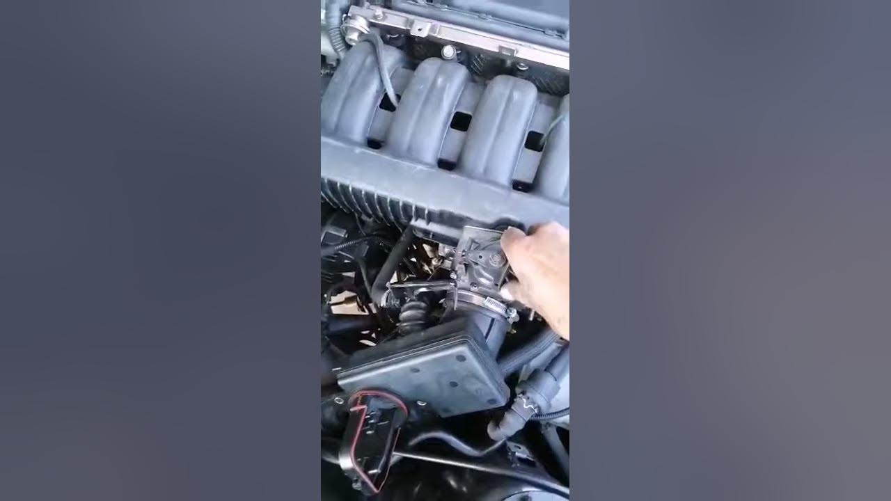 BMW M50B25 intake manifold sound on M52TUB28 engine - YouTube