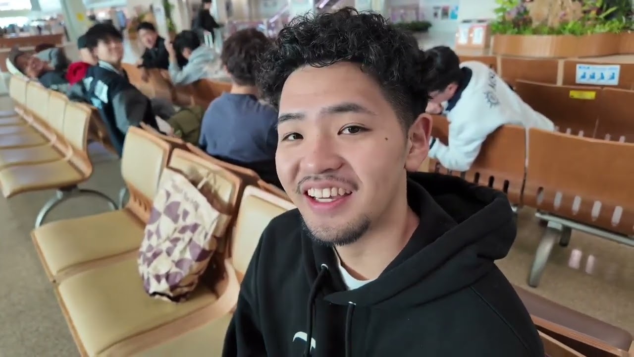 高校卒業後18歳で沖縄を飛び立つ若者に密着！in那覇空港✈️