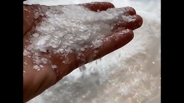 Boric acid flakes, as an agricultural pesticide, it is used in the manufacture of glass and ceramics