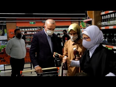Cumhurbaşkanı Erdoğan ve eşi Emine Erdoğan, Tarım Kredi Kooperatifleri marketinden alışveriş yaptı