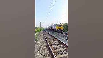 Howrah Katwa Galloping Local Train Entered Railcurve #Shorts #viralshorts #easternlifelines