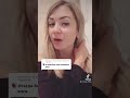 Русская девушка поёт песню на казахском