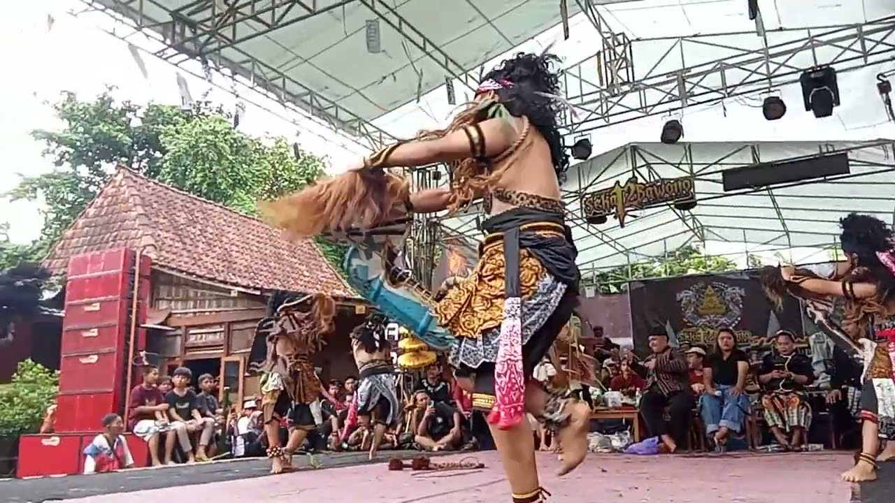 Jaran kepang primitif Cahyo lestari Budoyo,sangkeng tlatah desa penaruban 