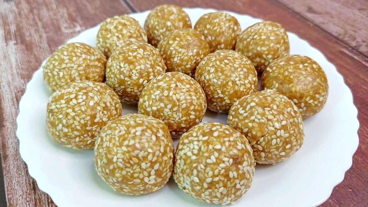 तिल गुड़ और आटे के लड्डू (सकट चौथ और मकर संक्रान्ति के लिये) | Til Gud Aate ke Laddu Recipe in Hindi