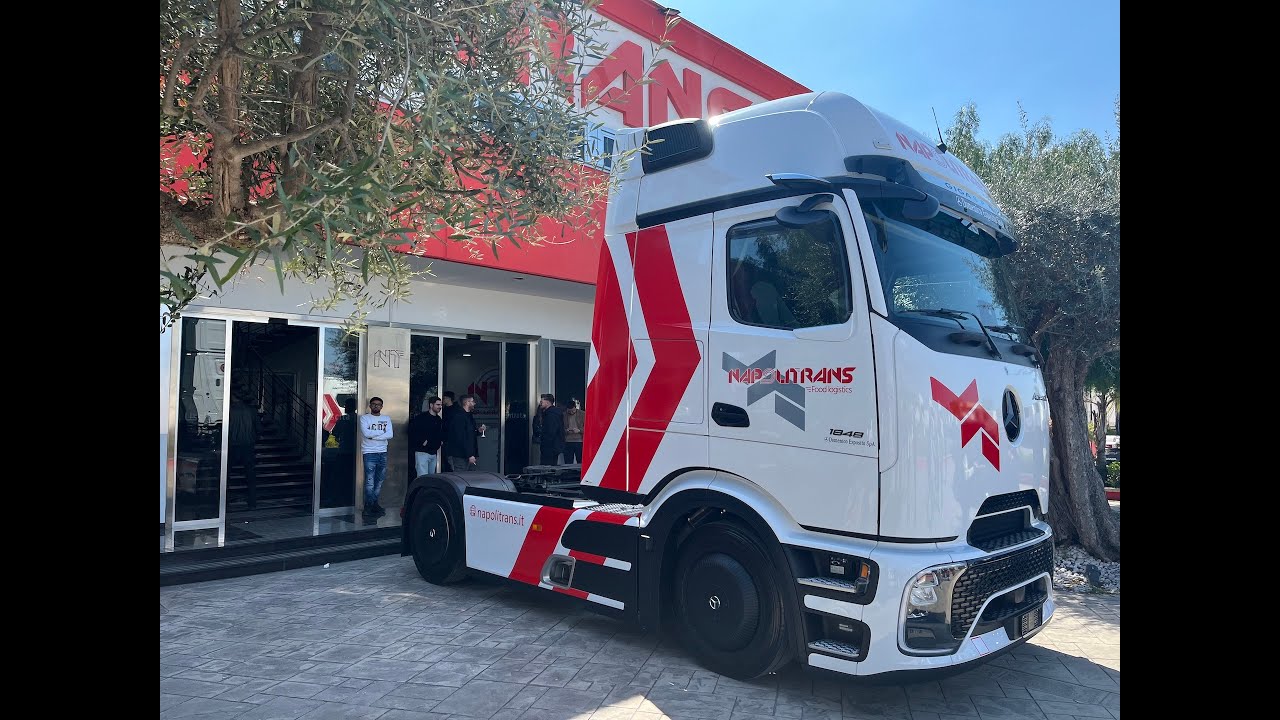 Actros L ProCabin non si ferma a Eboli... Il lungo raggio della Food logistics di Napolitrans