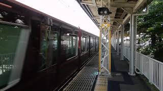 阪急京都本線　西京極駅2号線を9300系特急が通過