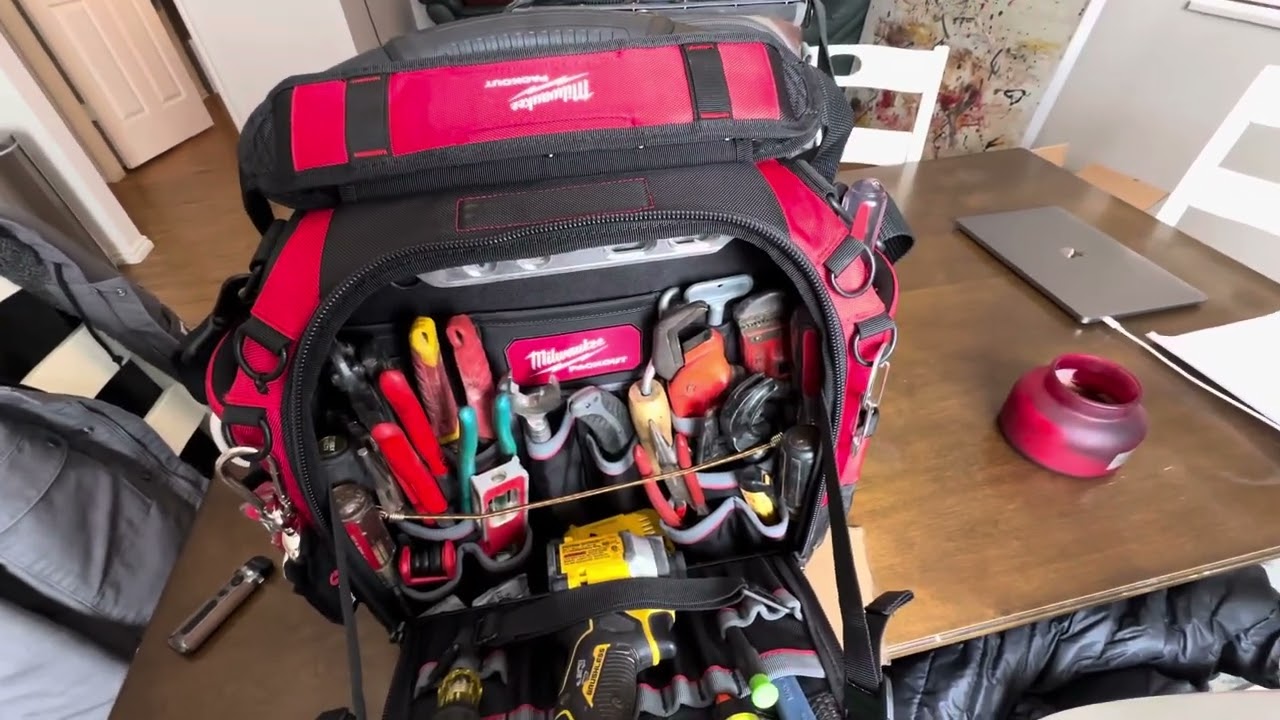 Milwaukee Packout 15” structured tote bag - YouTube