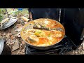 Montamos acampamento e fizemos moqueca de peixe fresco na beira do rio