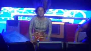 Claudia Leitte batendo cabelo - Harlem Shake - 30/04/2013