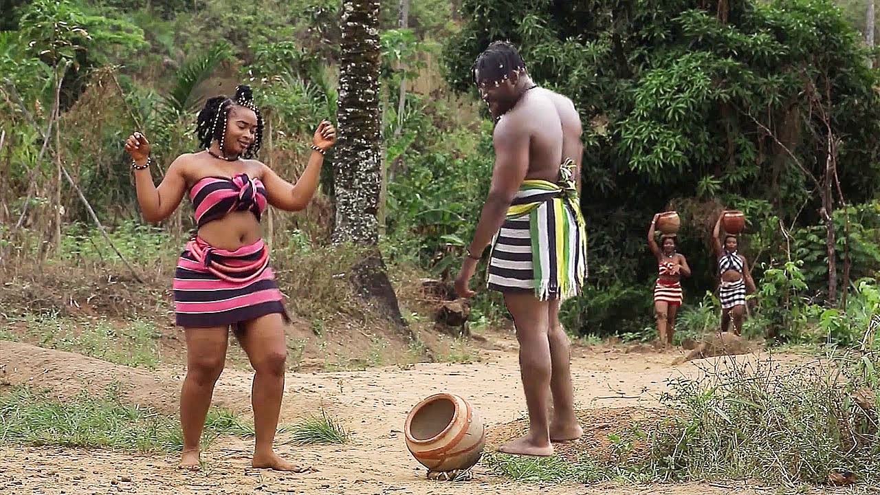 COMMENT LE PUISSANT GUERRIER DU VILLAGE EST TOMBÉ AMOUREUX DE LA BELLE JEUNE DANSEUSE -FILM NIGÉRIAN