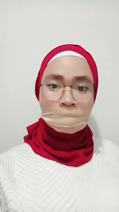 Wanita dengan mulut diikat