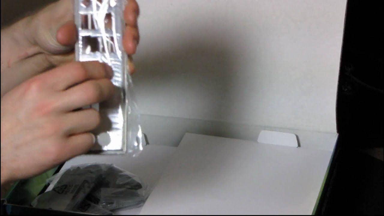 ASUS M4A79XTD EVO AM3 Crossfire DDR3 Motherboard Unboxing & First Look Linus Tech Tips