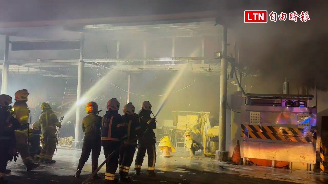 基隆果菜市場 鐵皮土地公廟15日陷火海