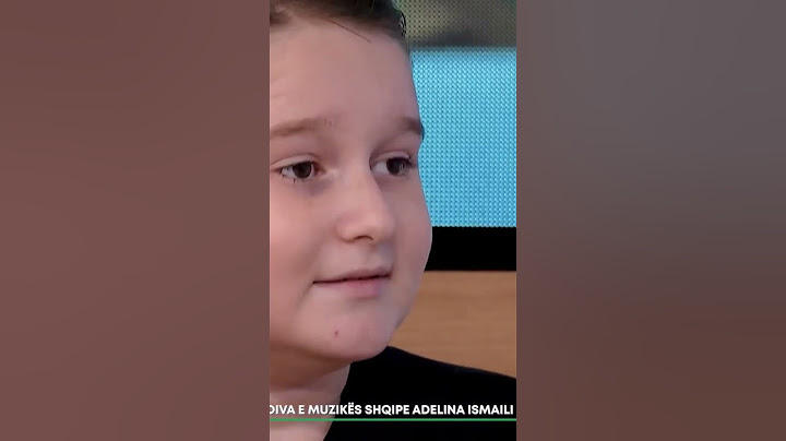 Adelina Ismaili merr përqafime në studio – Zbuloni arsyen emocionuese pas këtij momenti!