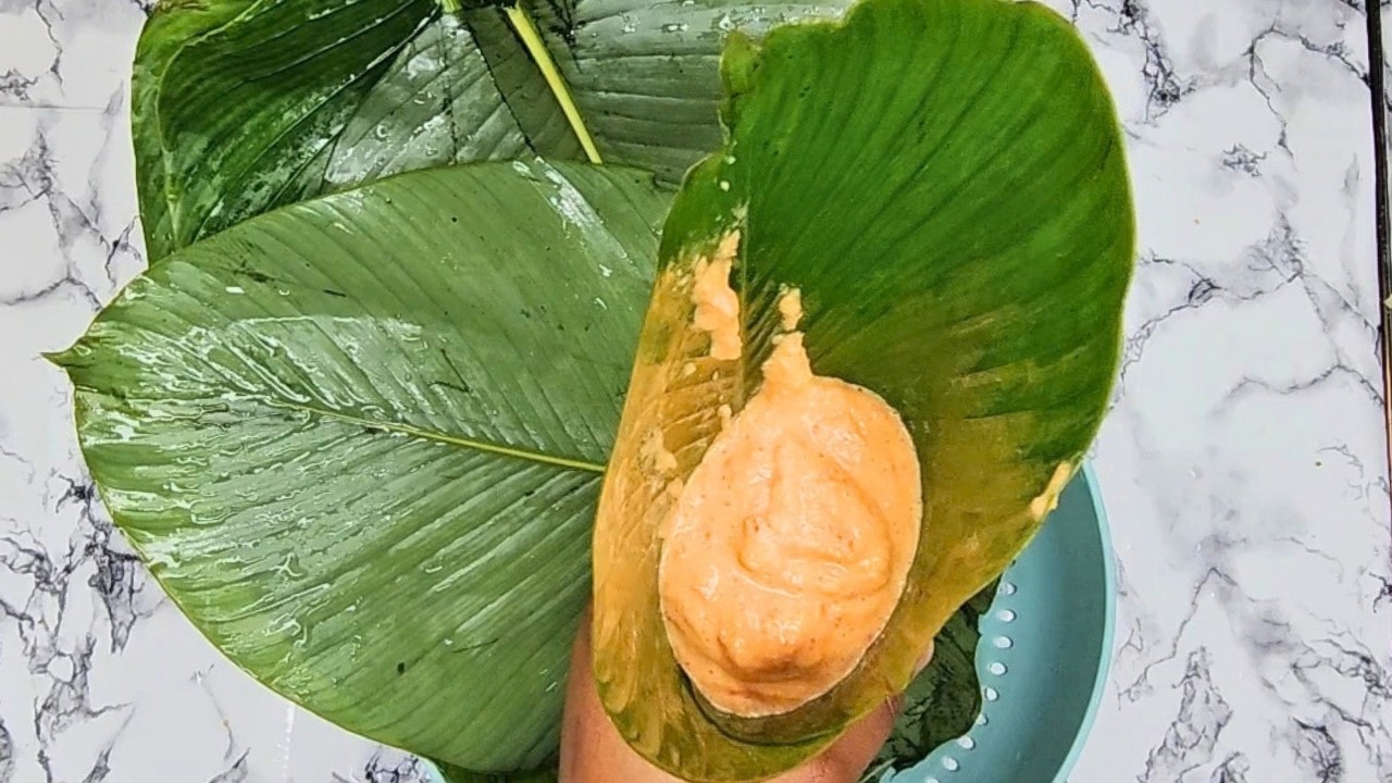 HOW TO WRAP MOI MOI LEAVES