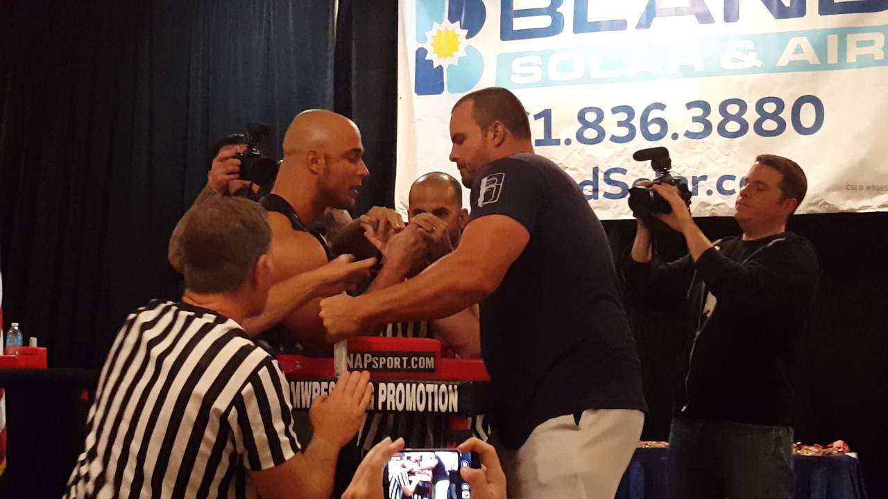 Chris Chandler vs Travis Bagent (100 kg+ right final round 1) 911 Classic Armwrestling 2016