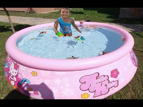 Elif yeni hello kitty havuzda yüzüyor.Barbie anna  hande  birlikte, Eğlenceli çocuk videosu