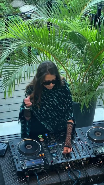 A little extract from ‘Technoinstitution’ (available on SoundCloud)