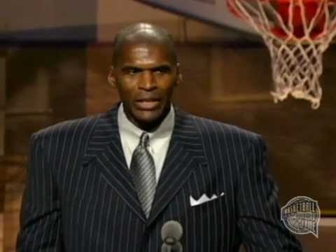 Video: Valor neto de Robert Parish (baloncesto): Wiki, casado, familia, boda, salario, hermanos