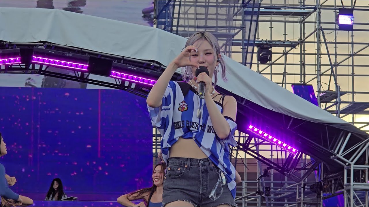 250223 VIVIZ EUNHA FANCAM 비비지 은하 직캠 WATERBOMB MANILA 2025