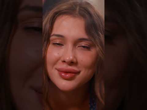 Artful Manual Tweaks And Dynamic Leg Stretch Craft Sophia S Graceful Vibrant Stride