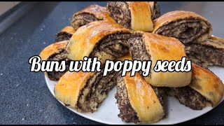 Buns with poppy seeds