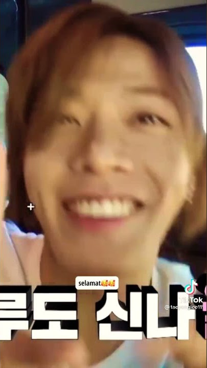 yuta dah seneng eh malah :' #yuta #taeyong #dooyoung #haechan #jaehyun #johhny #taeil #mark #nct127