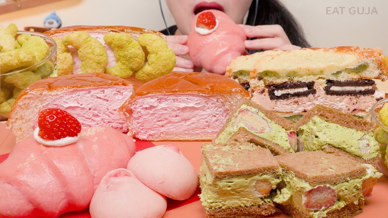 딸기 디저트에 말차 한 스푼🍓 소금빵부터 맘모스까지 ASMR 먹방