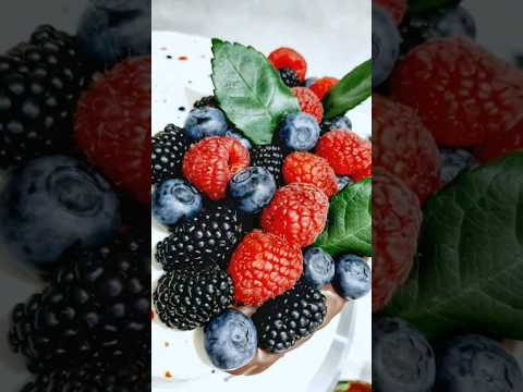 Ягодный декор #декорторта #выравнивание #шоколадныепотеки